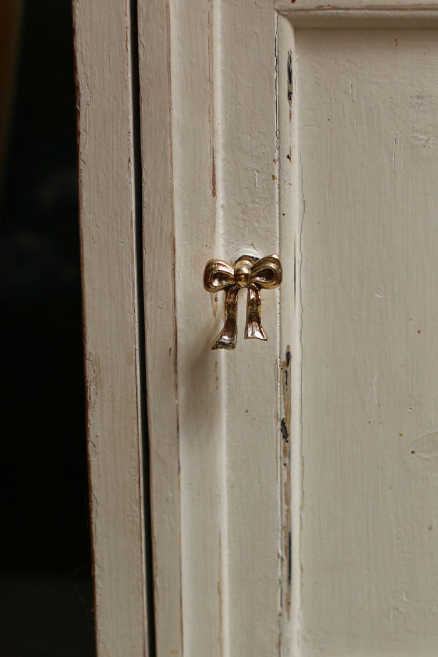 Knob | Bow