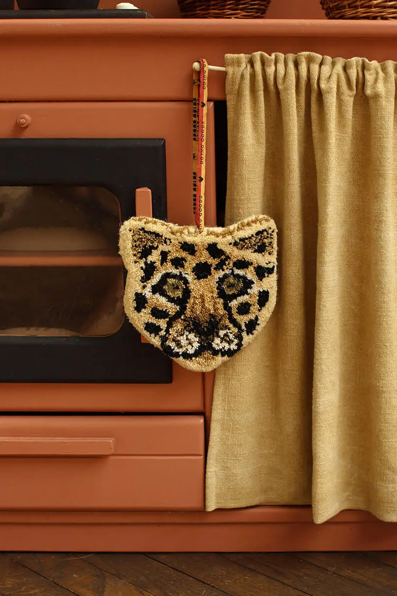 Head Hanger Rug | Leopard
