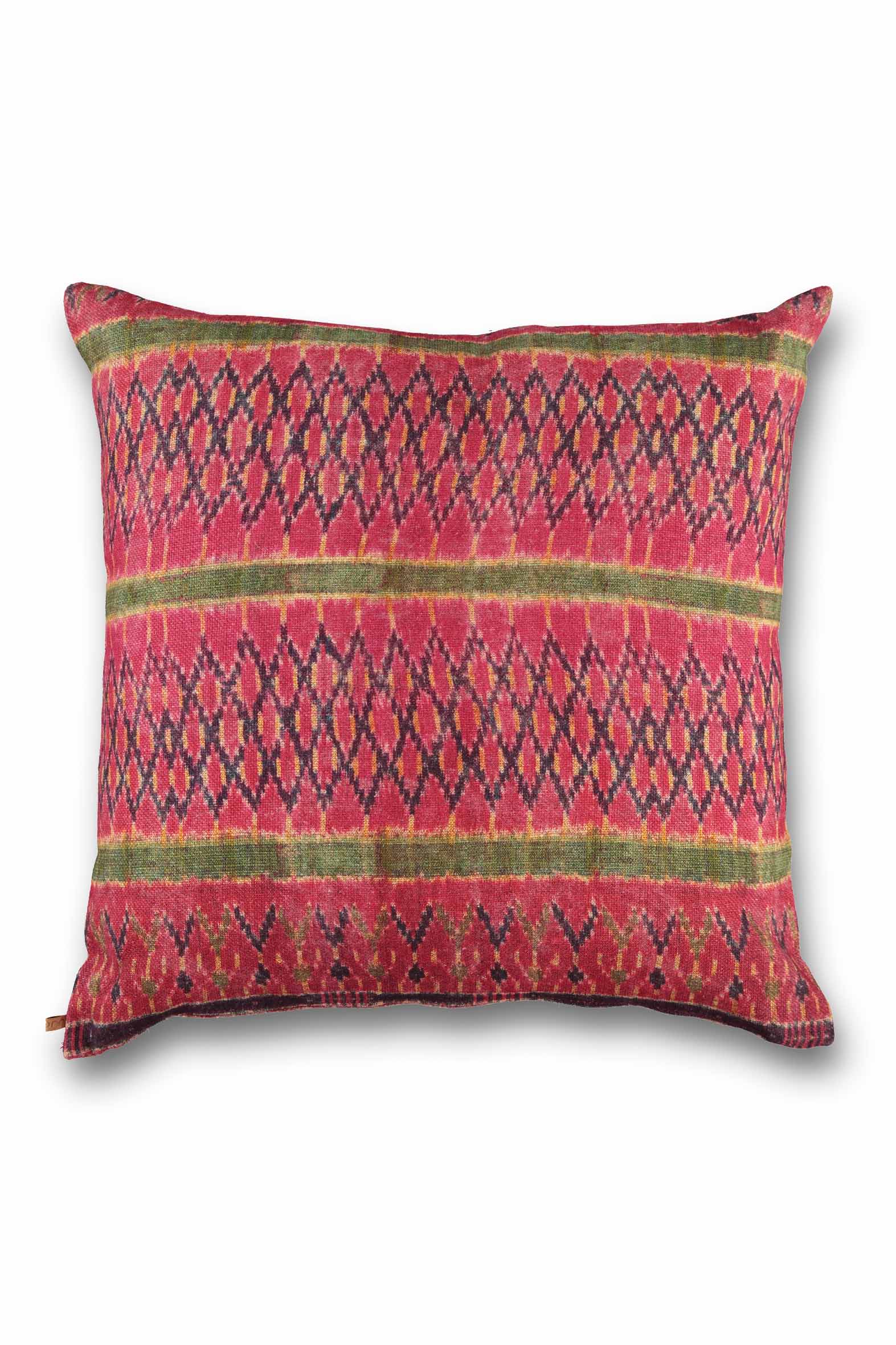 Cushion geometric pink
