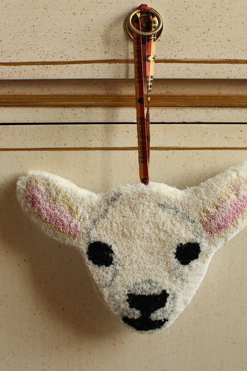 Head hanger rug | Lamb