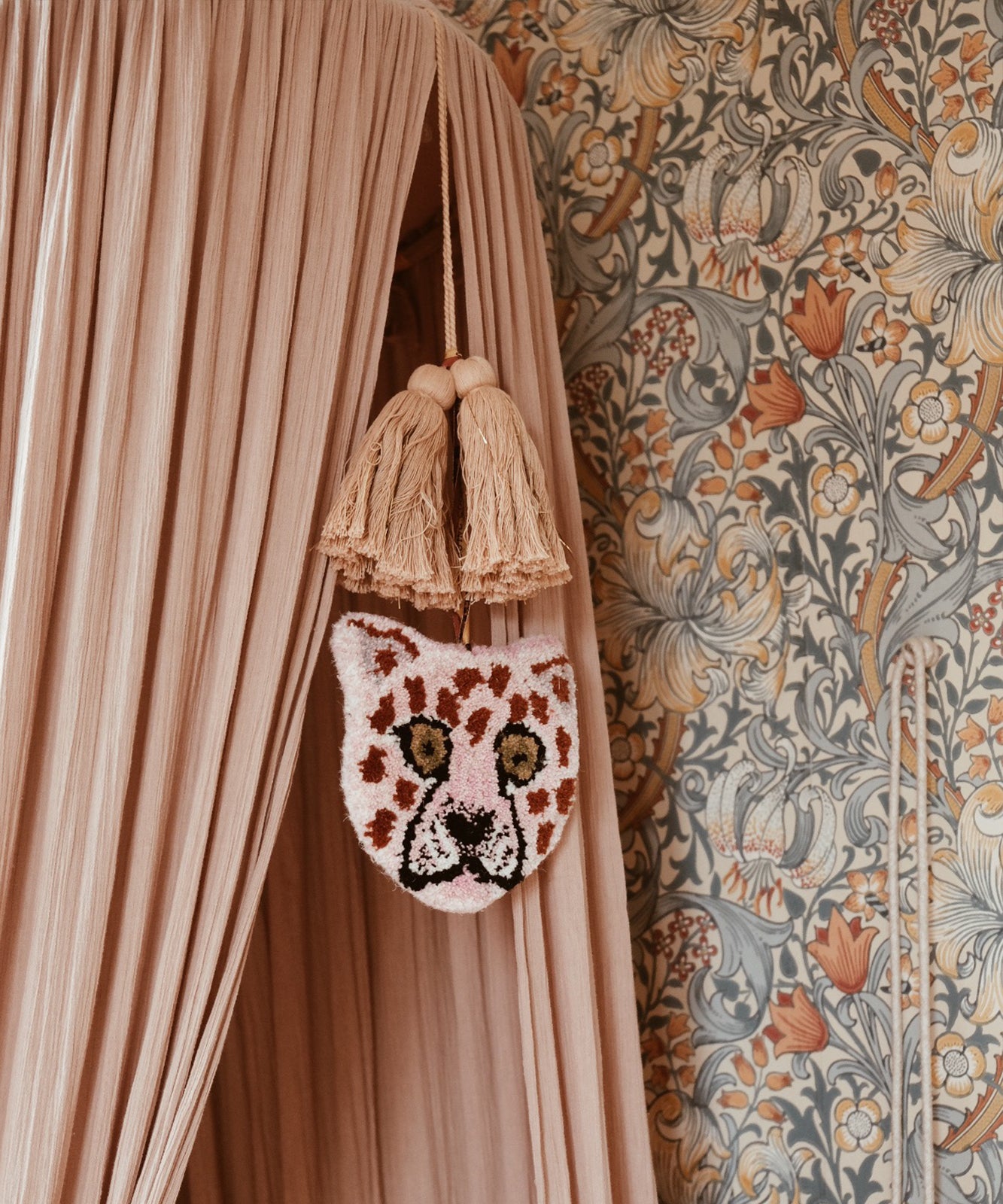 Head hanger rug | Pinky Leopard