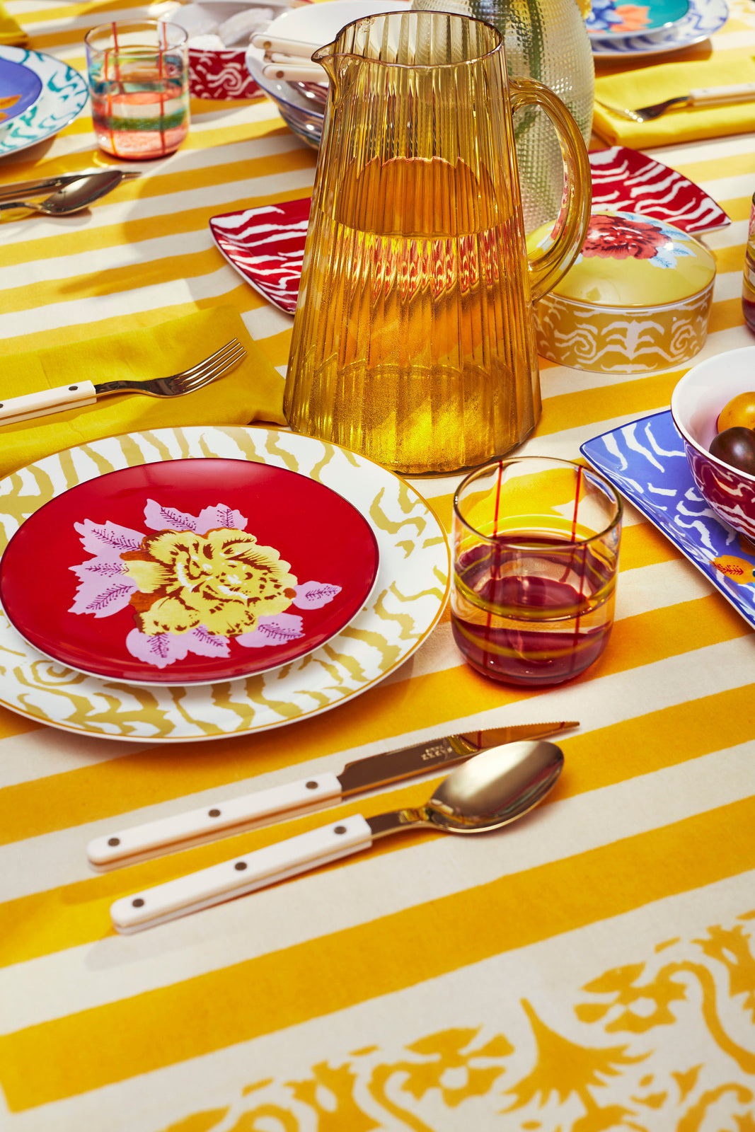 Porcelain Plates - Set of 3 - Indian Tiger Red