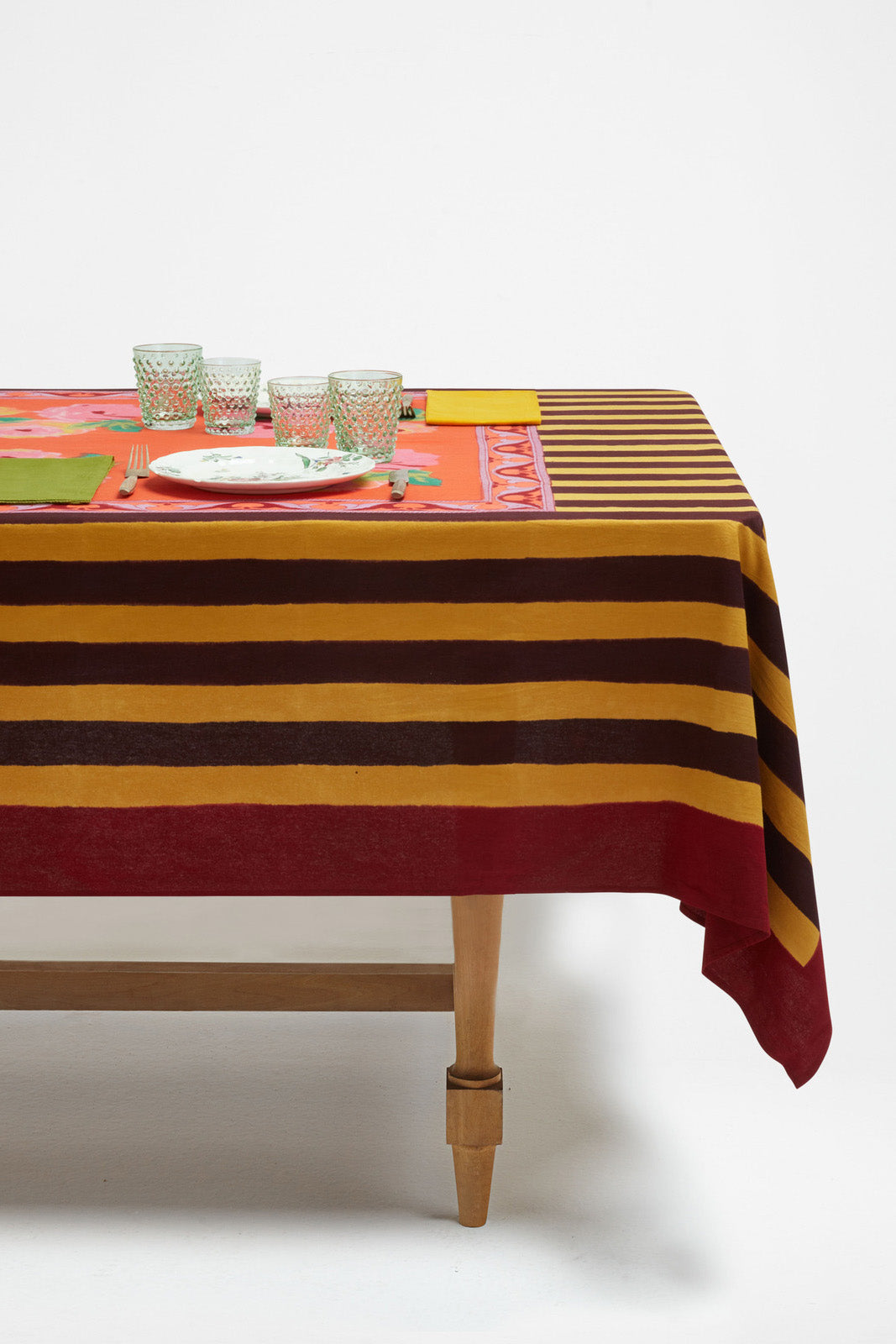 Table cloth, Nizam red