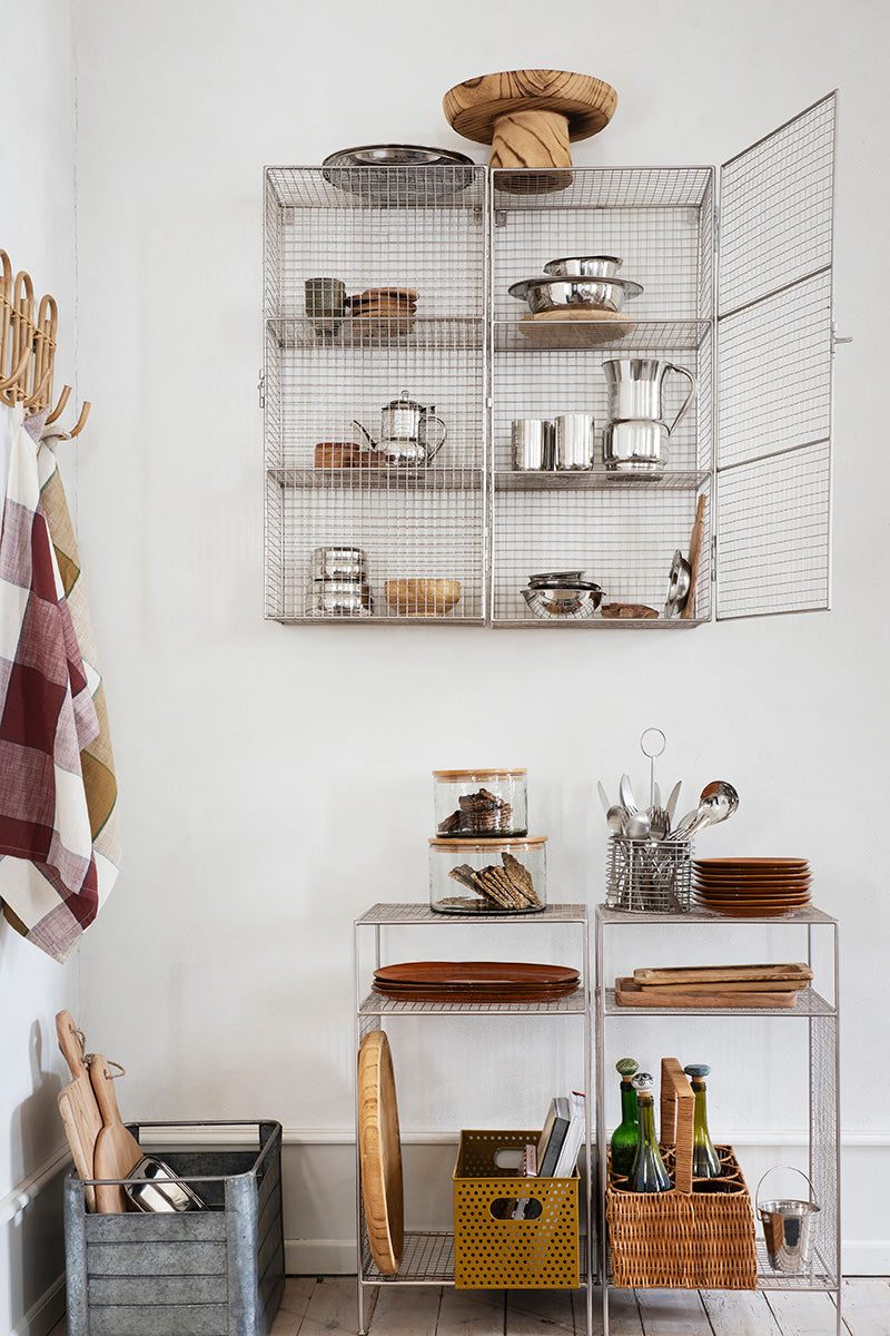 Wooden pedestal tray
