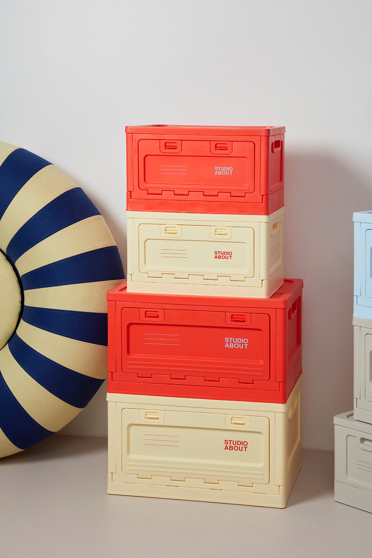 Box "M" | Red